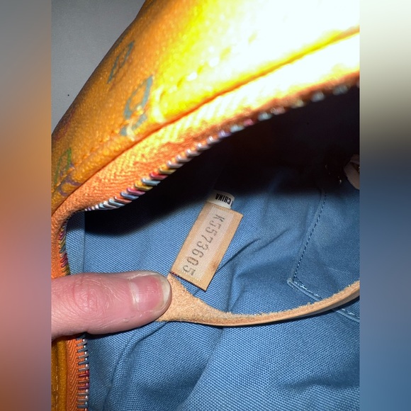 Vintage Authentic Dooney & Bourke Signature Rainbow bucket shoulder bag - Picture 6 of 13